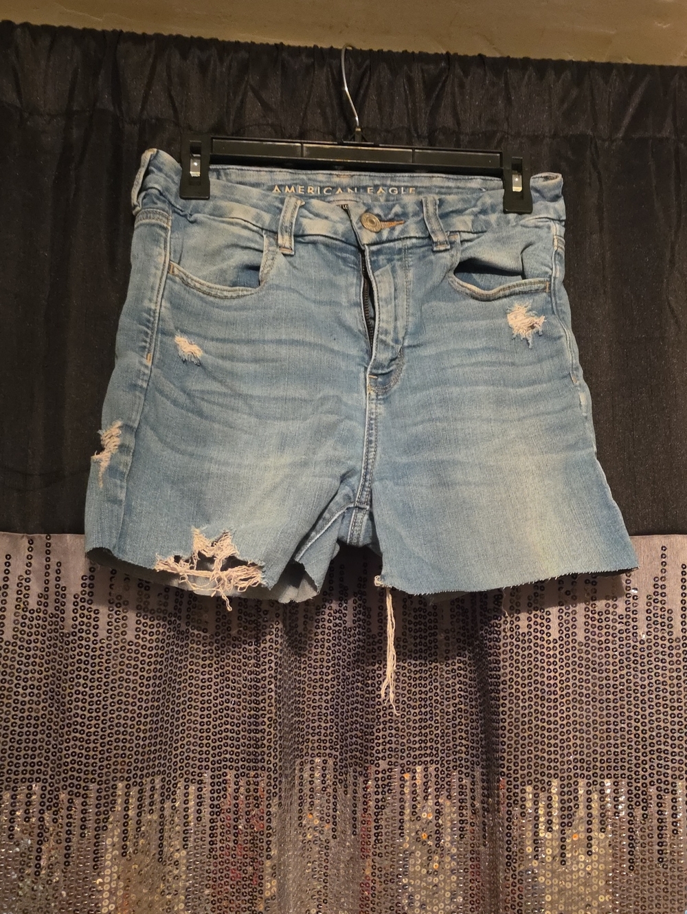 ⚫️American Eagle Outfitters Light Wash Distressed Denim Cutoff Shorts